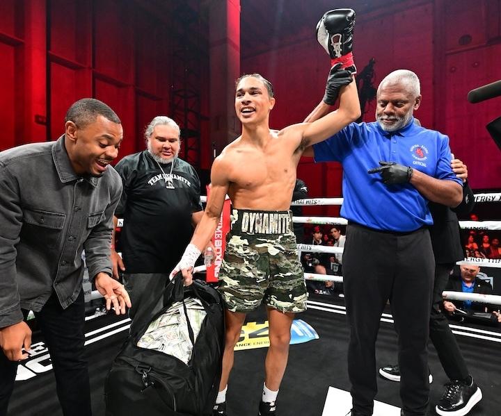David Lopez scores first-round TKO against Marlin Sims