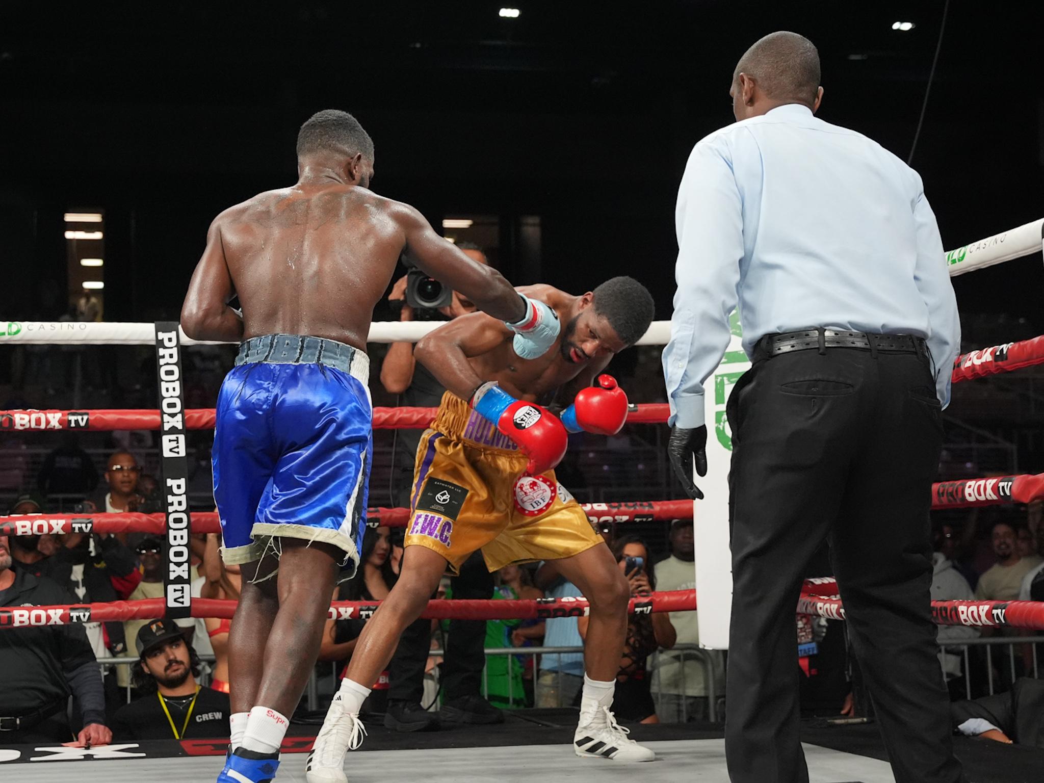 Lubin stops Holmes