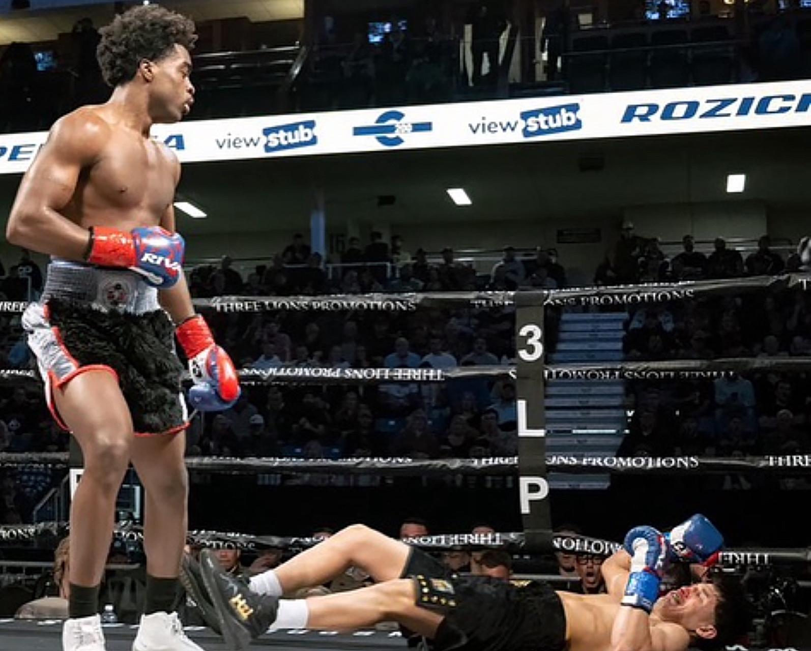 Samuel Arnold knocks out Julian Delgado